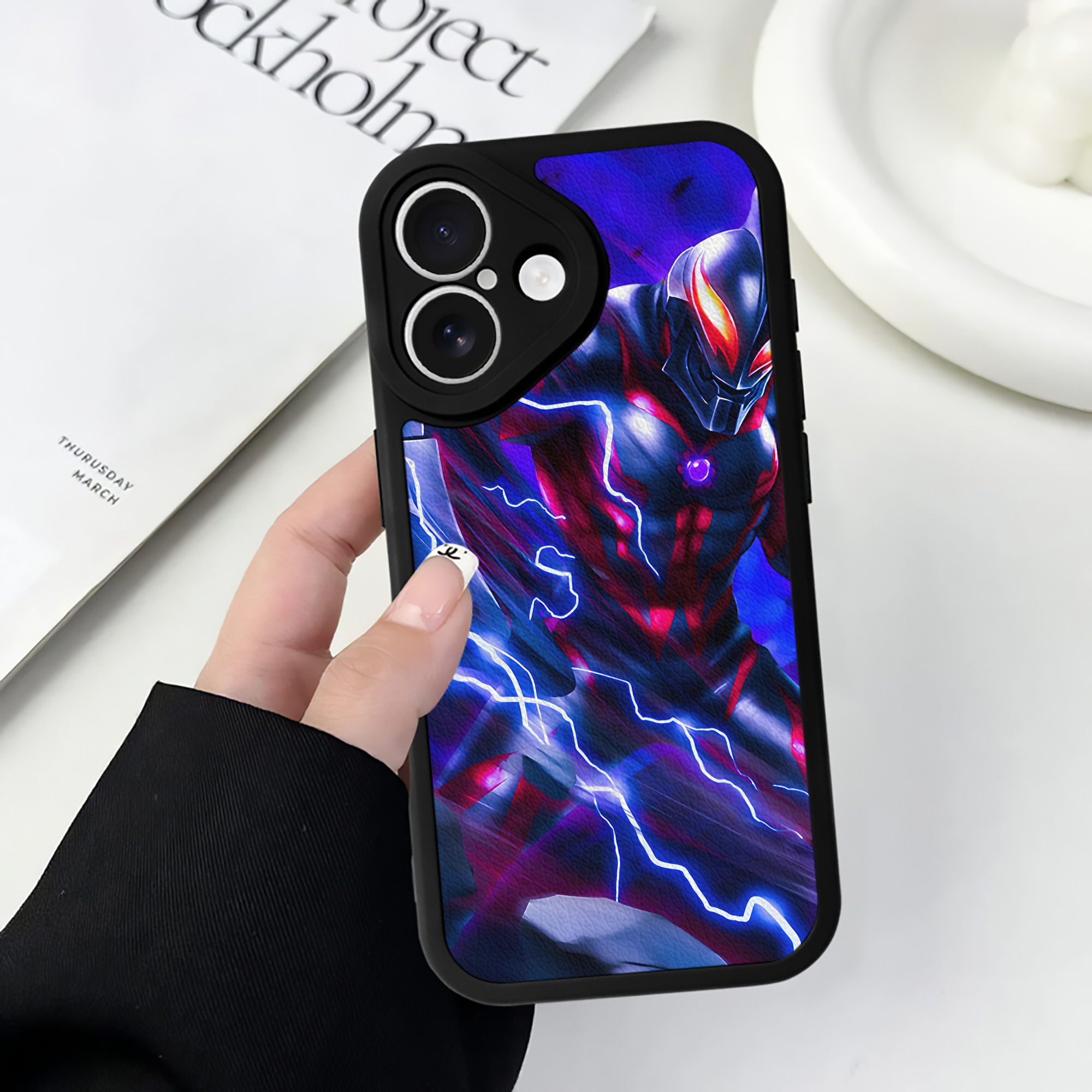 （画像用） ウルトラマン Ultraman 【iPhone 16シリーズ対応】シリコンスマホケース（レザー調） 材質：シリコン